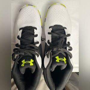 Under Armour Lockdown 5 Basketball shoes size 6Y